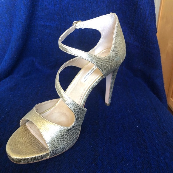 Diane Von Furstenberg platinum, lizard print, sandals. - Picture 12 of 15